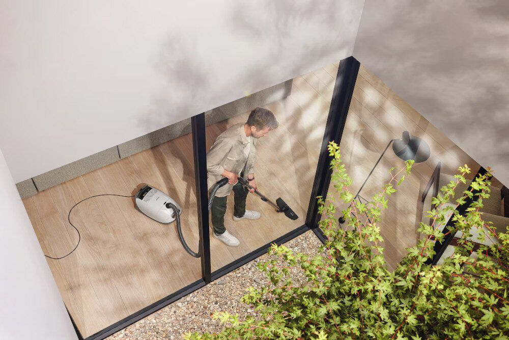 Odkurzacz MIELE Guard M1 Parquet Flex Płynne manewrowanie Trzy obracające się kółka teleskopowa rura Lekka konstrukcja 8,6 kg 