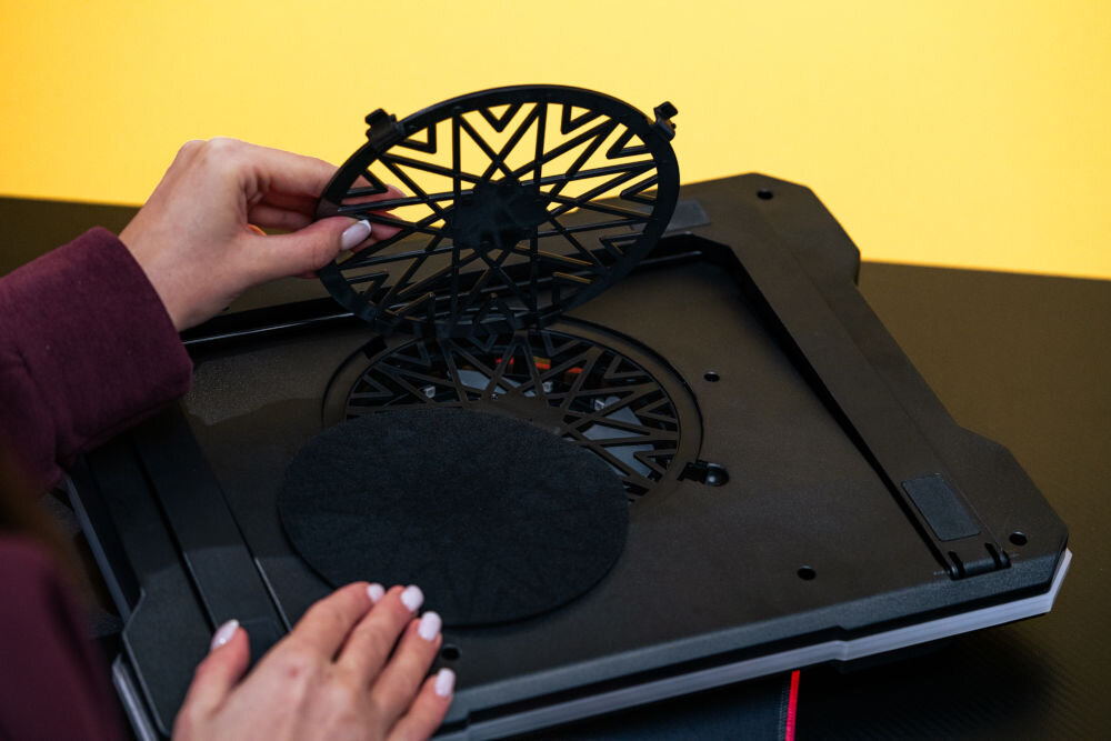 Podstawka chłodząca MAD DOG GCP800K RGB metal tworzywo ABS blokady podtrzymujące