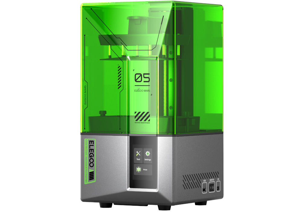 Drukarka 3D ELEGOO Mars 5 prezentacja drukarki pod kątem na białym tle komora robocza wymiary realizacja różnorodnych projektów hobby modelarstwo