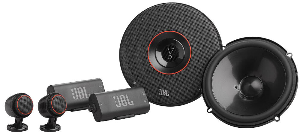 Głośniki samochodowe JBL CLUB 64CTP system 2-drożny dynamiczne brzmienie wysokie i niskie tony, zestaw na białym tle