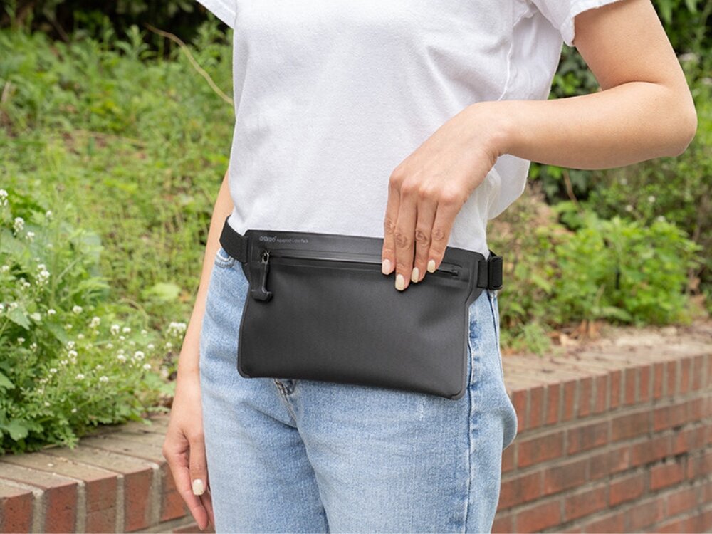 Wodoodporna torebka Araree Aquaproof Cross Pack
            torebka w pasie pojemność smartfon dokumenty gotówka łatwy dostęp