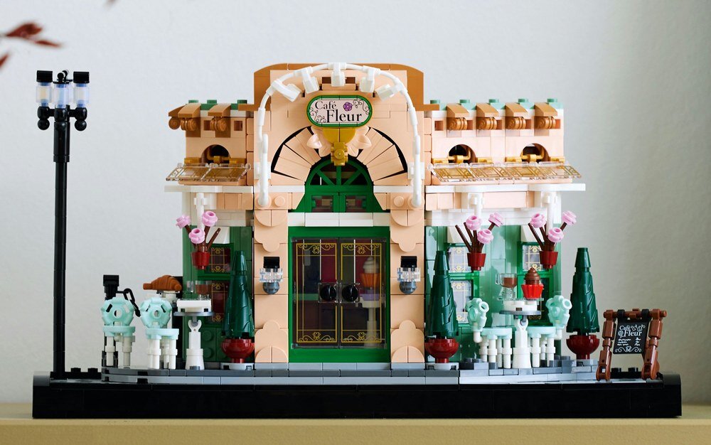 Опис LEGO 10362 ICONS Французьке кафе kv для початку гри