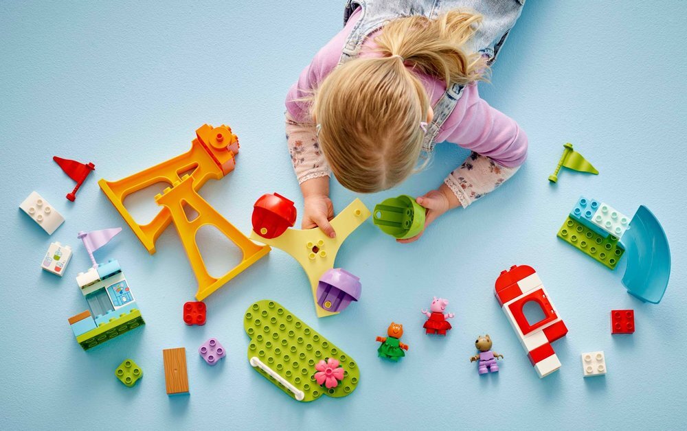 LEGO 10453 DUPLO Peppa Pig Wesołe miasteczko dziecko buduje zestaw zdolności manualne rozwój dziecka koordynacja umiejętności wyobraźnia
