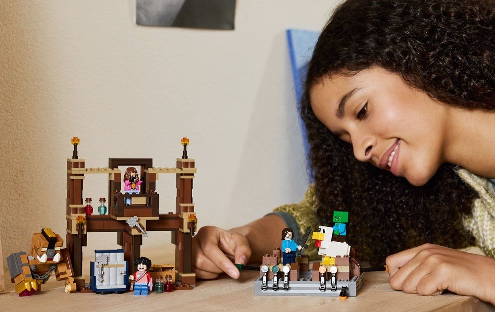 LEGO 21272 Minecraft Ring w Leśnym dworze 17 cm wysokości, 14 cm szerokości i 6 cm głębokości