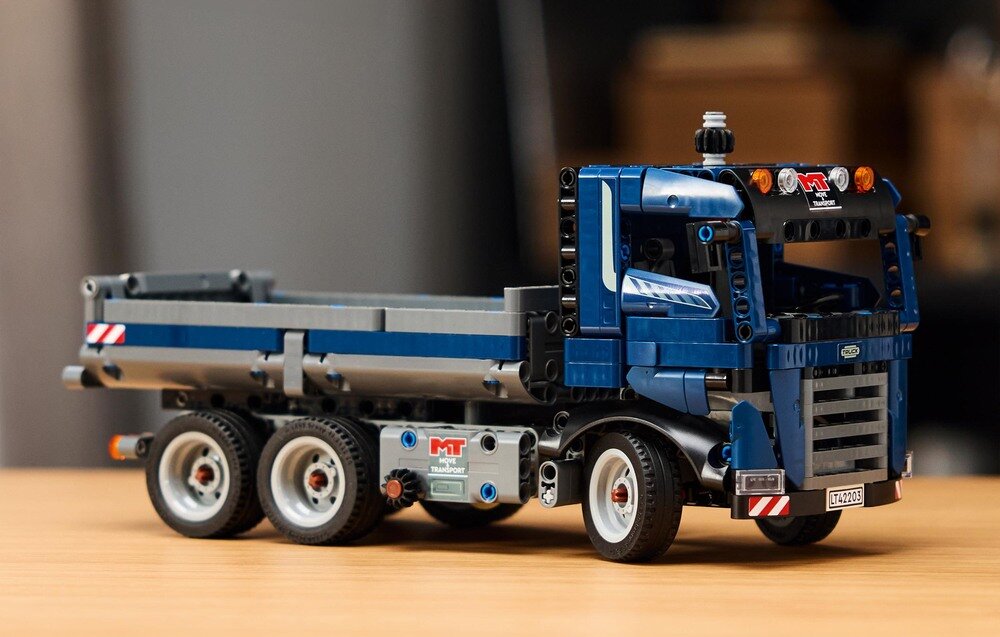 LEGO 42203 Technic Wywrotka z przechylaną skrzynią kv lifestyle początek opisu sekcja nagłówkowa