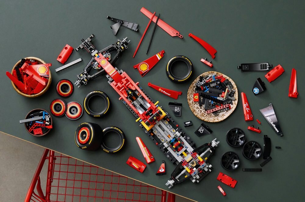 LEGO 42207 Technic Bolid F1 Ferrari SF-24 elementy