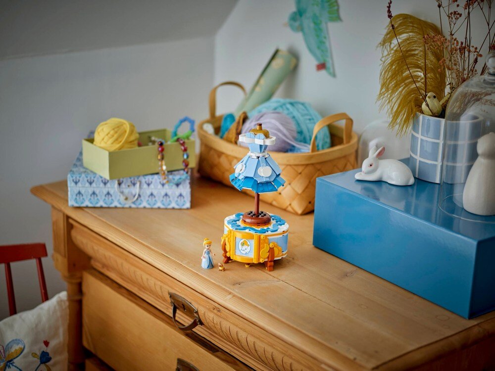 LEGO 43266 Disney Princess Suknia Kopciuszka kv lifestyle początek opisu sekcja nagłówkowa