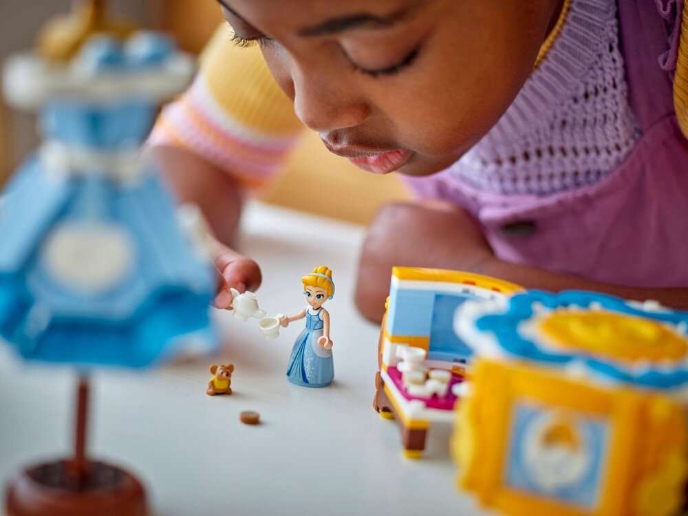 LEGO 43266 Disney Princess Suknia Kopciuszka dziecko buduje zestaw zdolności manualne rozwój dziecka koordynacja umiejętności wyobraźnia