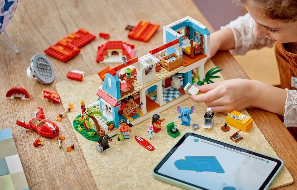 LEGO 43268 Disney Domek na plaży Lilo i Stitcha dziecko składa zestaw