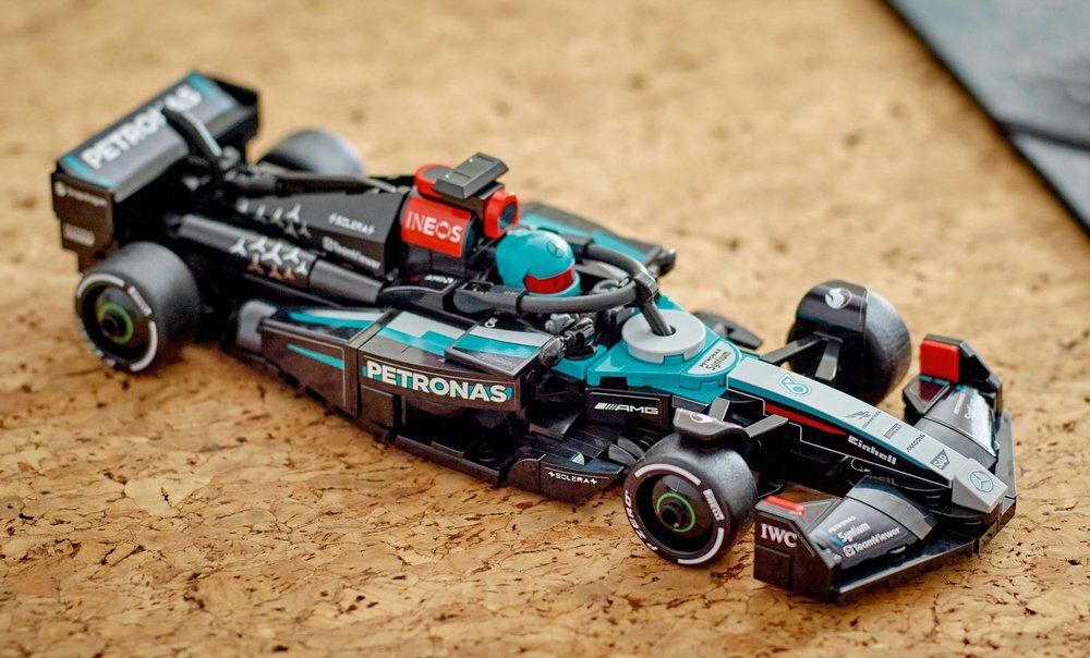 LEGO 77244 Speed Champions Bolid F1 Mercedes-AMG W15 kv początek opisu