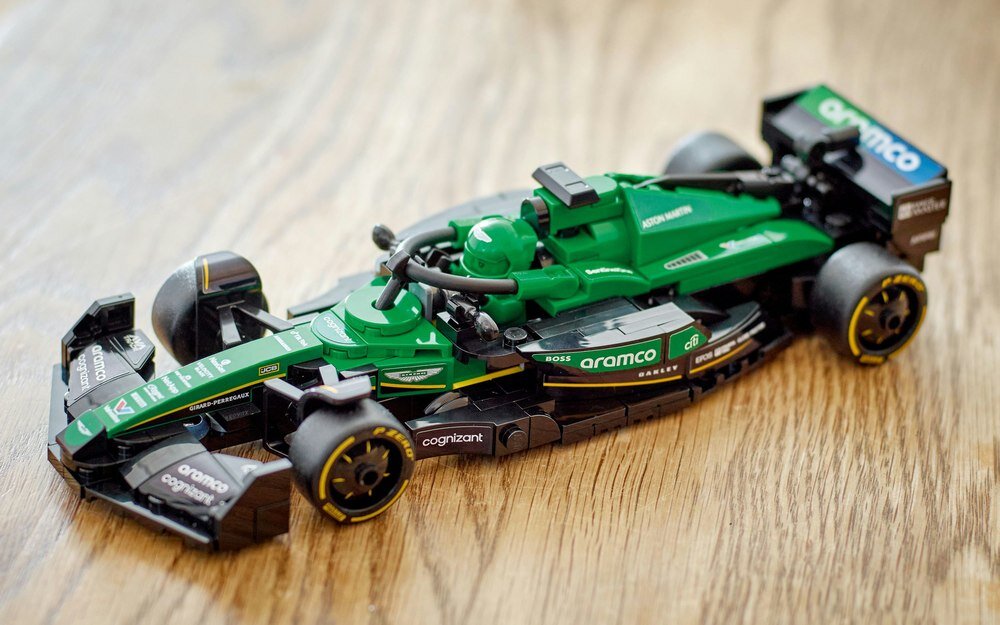 LEGO 77245 Speed Champions Bolid F1 Aston Martin Aramco AMR24 kv początek opisu