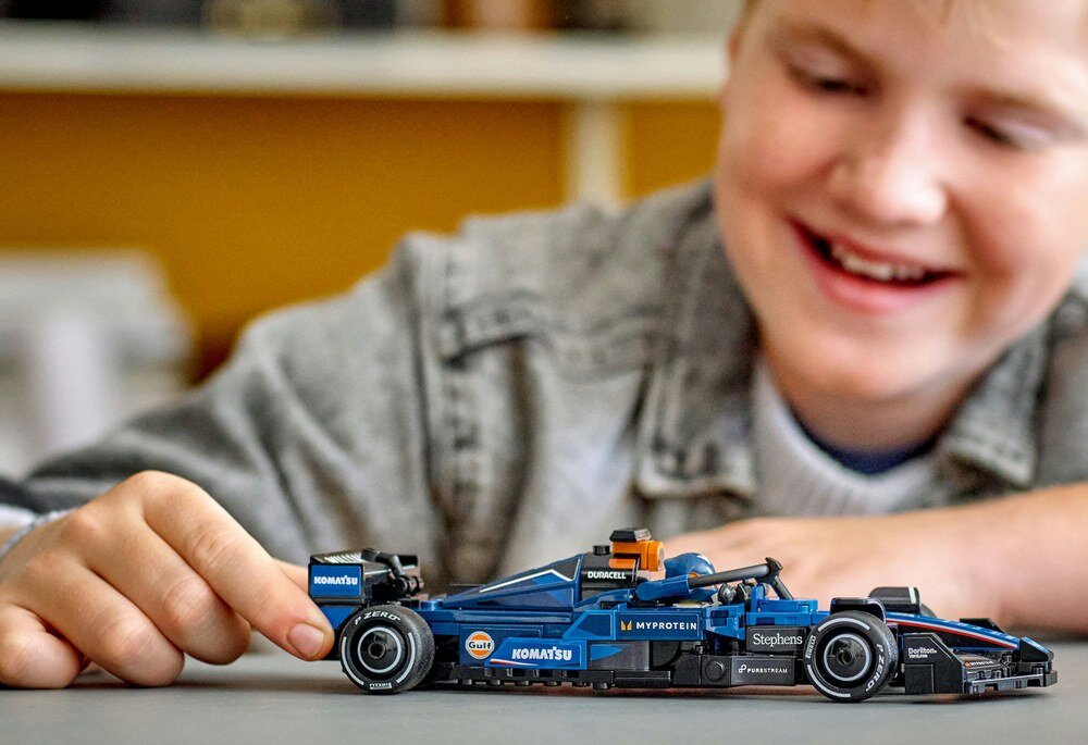 LEGO 77249 Speed Champions Bolid F1 Williams Racing FW46 dziecko bawi się zestawem samochód wyścigi