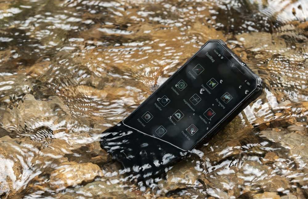 Smartfon OUKITEL WP28E w strumieniu  