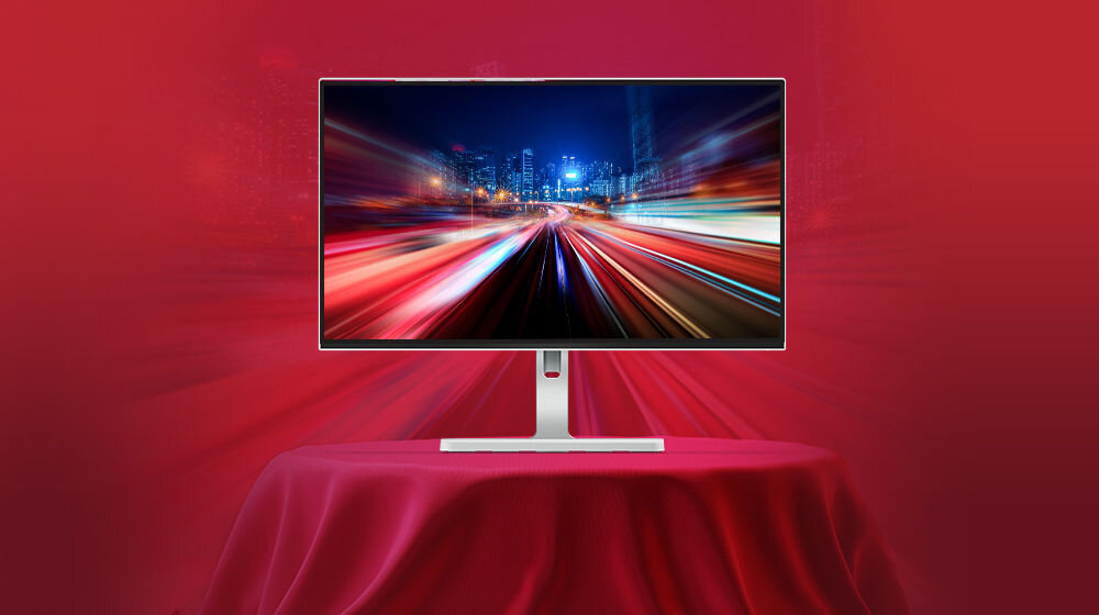 Monitor LENOVO L24m-4A 23.8 cali 1920x1080px IPS 100Hz 1 ms [MPRT] prezentacja monitora na czerwonym tle monitor stoi na stoliku z czerwonym obrusem cztery tryby czasu reakcji MPRT 1 ms przy 100 Hz ekstrymalny 4 ms normalny 6 ms wyłączony 14 ms