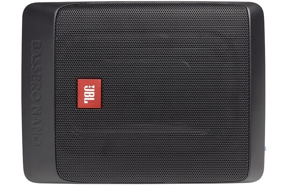 JBL BassPro Nano aluminiowa obudowa, anodowane matowe wykończenie, wymiary 260 x 195 x 75 mm, subwoofer na białym tle