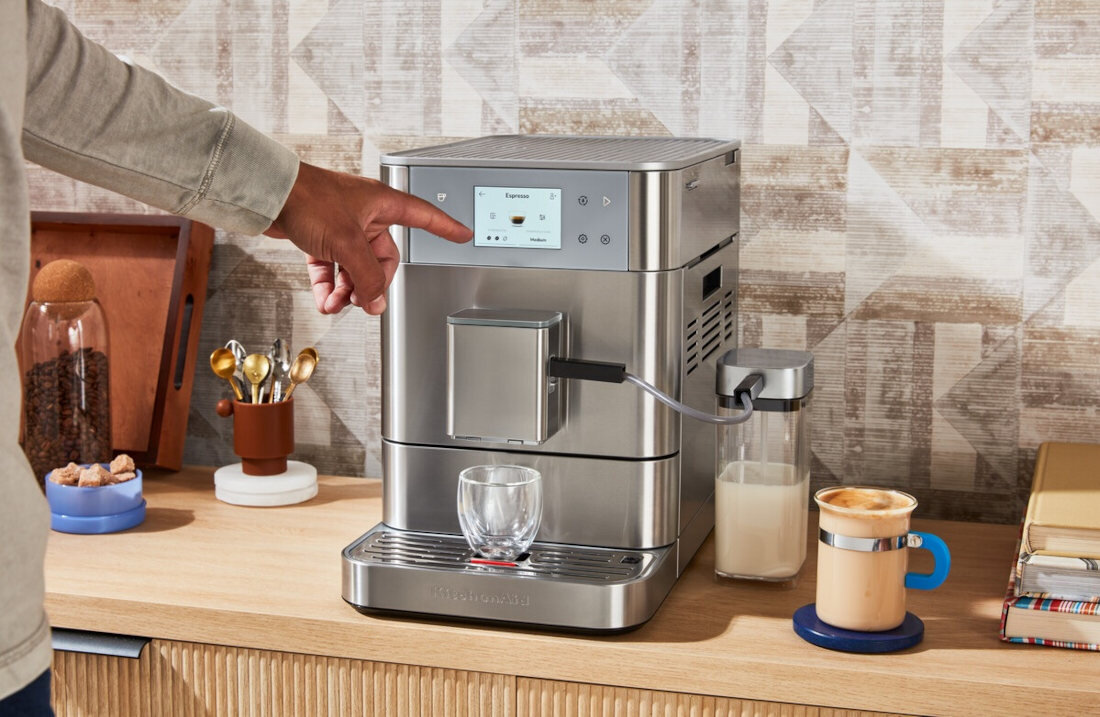 Ekspres KITCHENAID KF7 5KES8557ESX Intuicyjna obsługa Kolorowy ekran dotykowy wybór napój 20 gotowych przepisów Espresso Macchiato Americano Latte Flat White kawa jedno doktnięcie