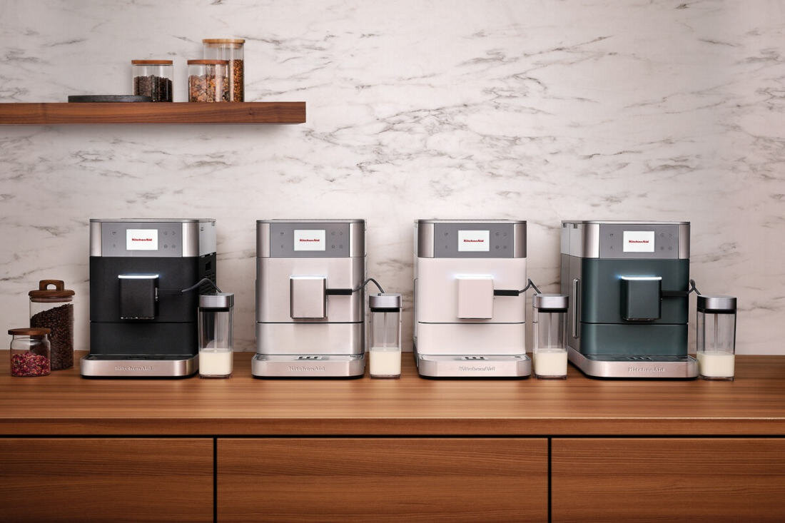 Ekspres KITCHENAID KF7 5KES8557EJP Twój prywatny barista lifestyle tło prezentacja wygląd