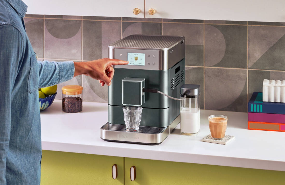 Ekspres KITCHENAID KF7 5KES8557EJP Intuicyjna obsługa Kolorowy ekran dotykowy wybór napój 20 gotowych przepisów Espresso Macchiato Americano Latte Flat White kawa jedno doktnięcie