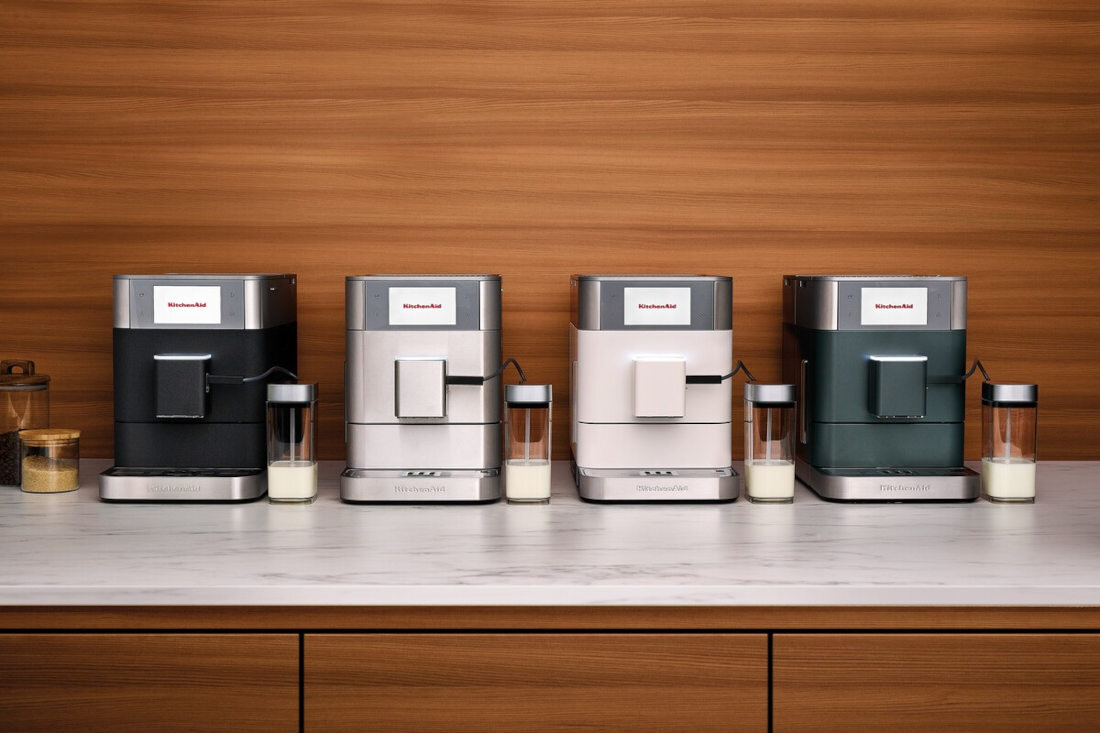 Ekspres KITCHENAID KF8 5KES8558EPL Twój prywatny barista lifestyle tło prezentacja wygląd