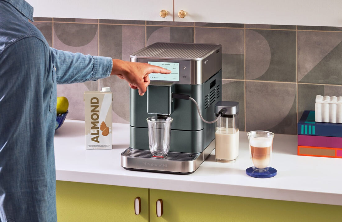 Ekspres KITCHENAID KF8 5KES8558EJP Intuicyjna obsługa Kolorowy ekran dotykowy wybór napój 20 gotowych przepisów Espresso Macchiato Americano Latte Flat White kawa jedno doktnięcie