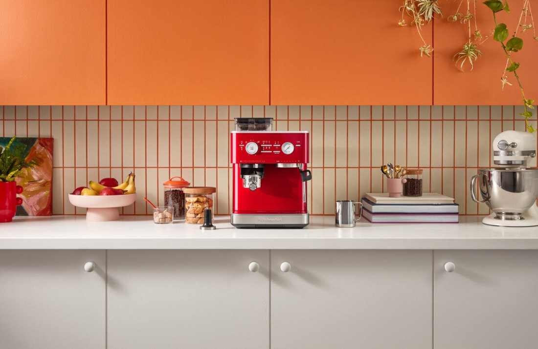 Ekspres KITCHENAID 5KES6551ECA wizualizacja wygląd design prezentacja lifestyle tło