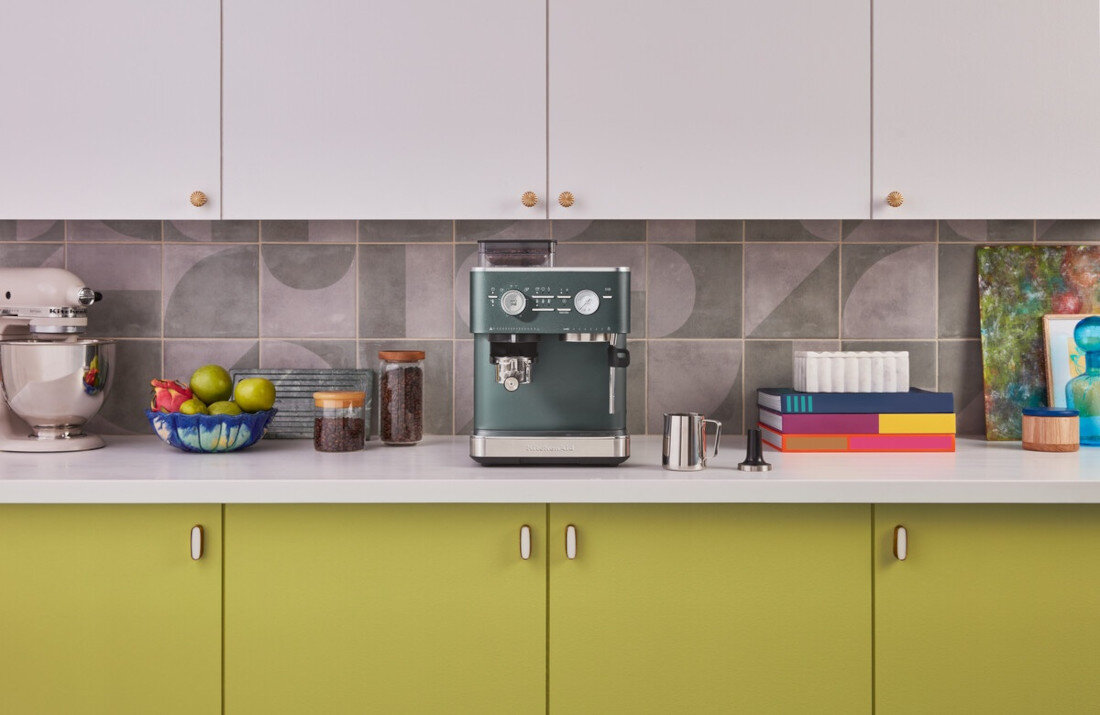 Ekspres KITCHENAID 5KES6551EJP wizualizacja wygląd design prezentacja lifestyle tło