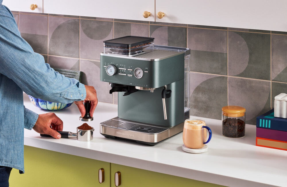 Ekspres KITCHENAID 5KES6551EJP Ekstrakcja smaku Kolba o szerokości 58 mm z płaską podstawą ubijanie Ciśnienie 15 bar pianka smak