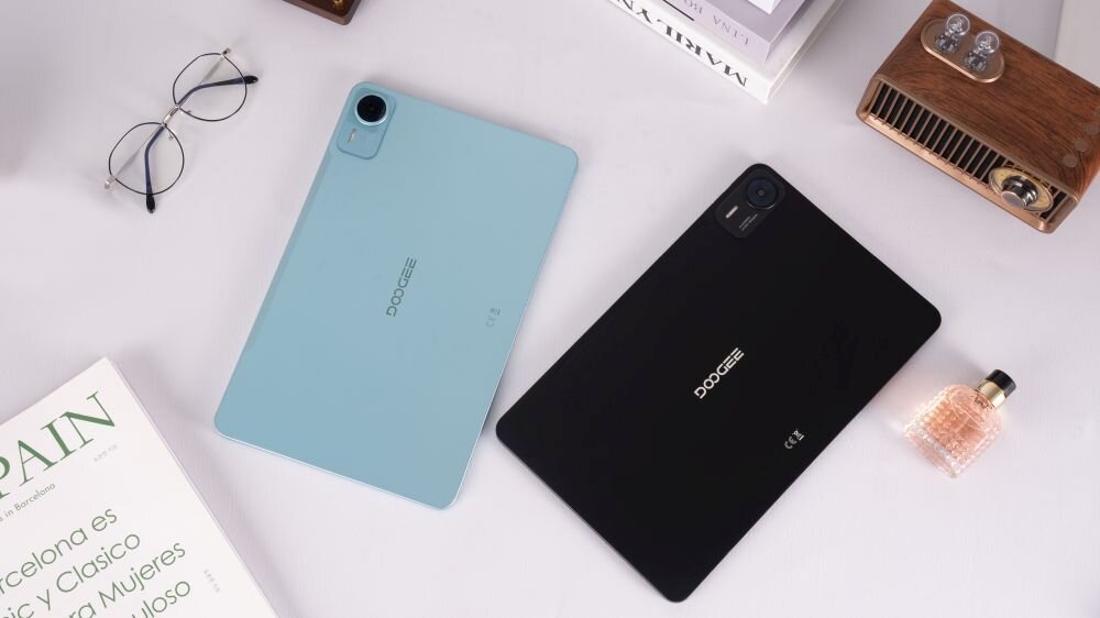 Tablet DOOGEE T36 - lifestyle tablet widok klapy z tylu