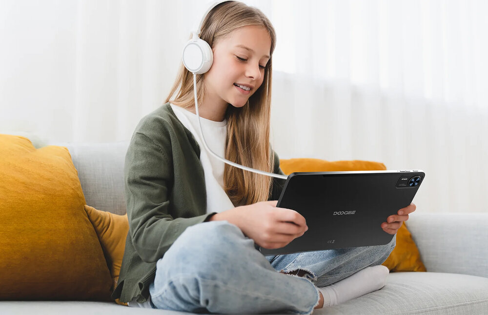 Tablet DOOGEE T36 - systemy lokalizacyjne gps, beidou, galileo, glonass a-gps, tablet w rekach dziecka