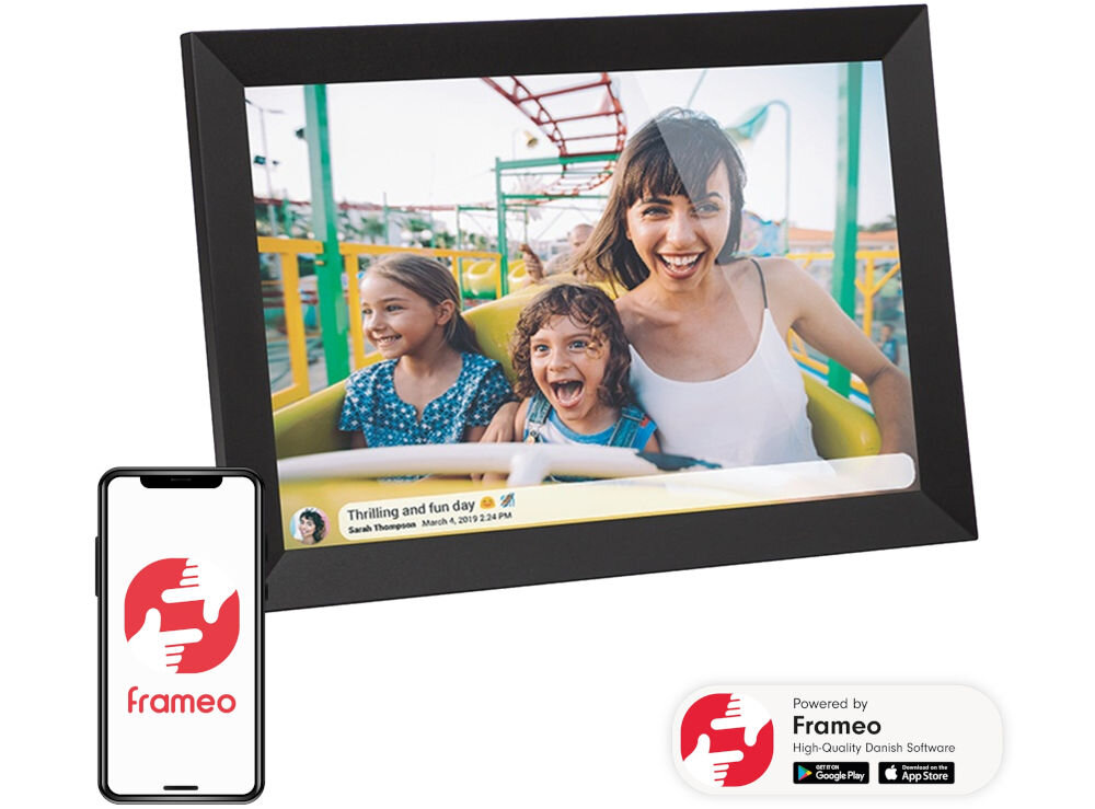 Ramka cyfrowa BLOW 10 Frameo Wi-fi prezentacja ramki ze zdjęciem pod kątem wraz z aplikacją na telefonie białe tło darmowa aplikacja zdjęcia krótkie filmy dostęp do zdjęć