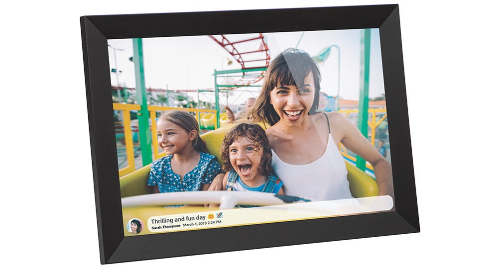 Ramka cyfrowa BLOW 10 Frameo Wi-fi prezentacja ramki ze zdjęciem pod kątem na białym tle pamięć wewnętrzna slot microSD rozbudowa