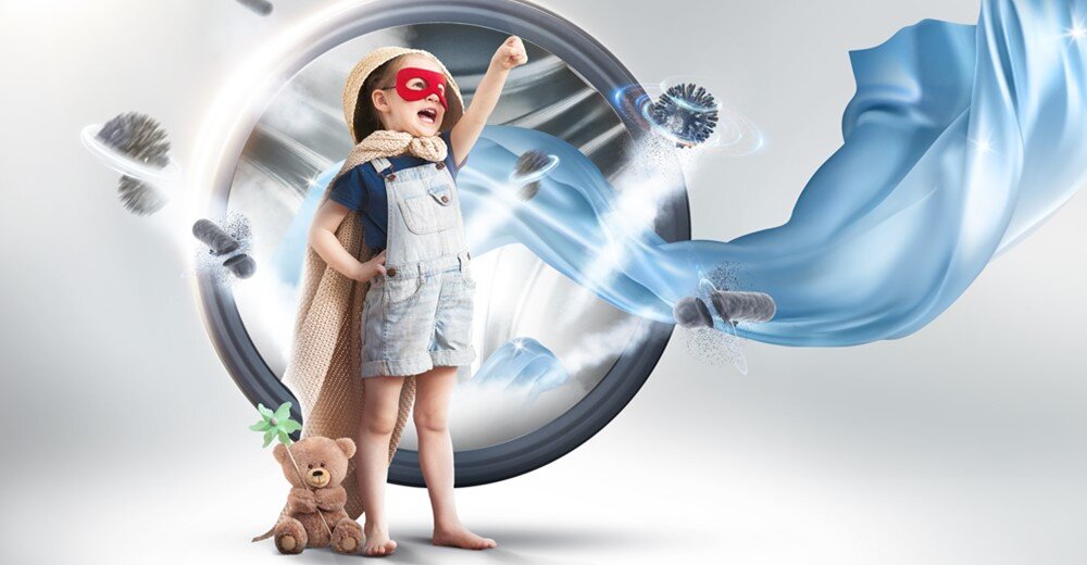 PRALKA HISENSE WF3M841BWI zdjęcie poglądowe wizualizacja pojemność bębna załadunek 8 kg dziecko superbohater peleryna miś pluszak zarazki bakterie Programy z parą dezynfekcja usuwanie bakterii zarazków wykorzystanie pary rozpulchnione włókna wygładzenie redukcja zagnieceń łatwe prasowanie