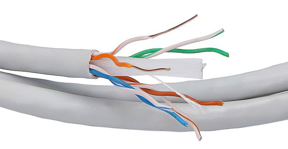 Kabel sieciowy EXTRALINK Extralink CAT6 podwójną ochronę: warstwę PE i zewnętrzny płaszcz z PVC odporność na ścieranie i uszkodzenia mechaniczne - Zbliżenie na skręcone żyły, kabel typu skrętka do transmisji danych