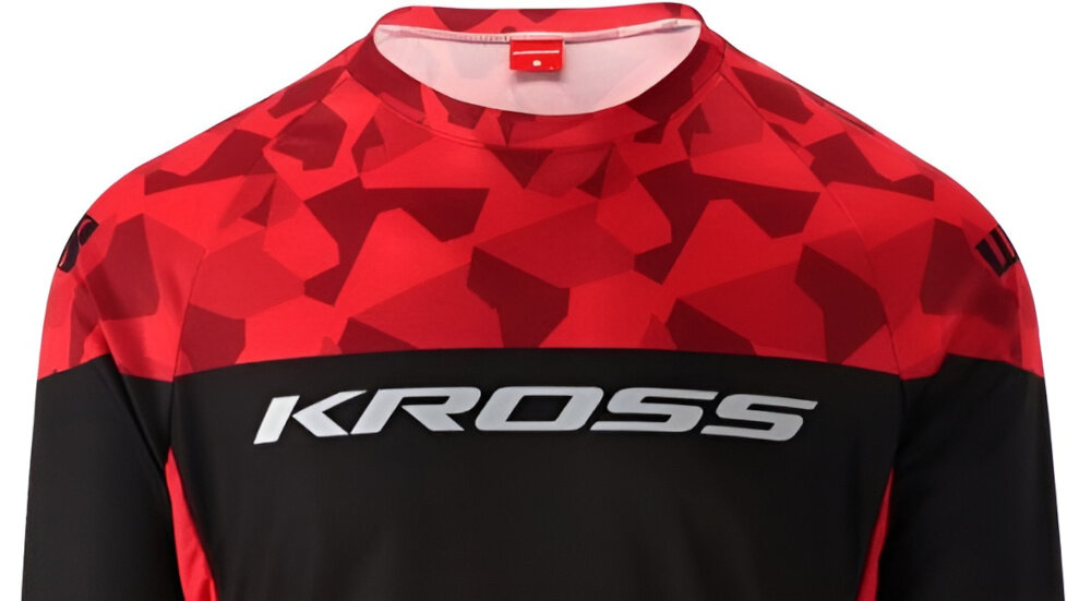 Koszulka rowerowa KROSS Hyde KRT Replica (rozmiar M) Czerwono-czarny koszulka na białym tle widoczna od przodu zbliżenie na kołnierzyk wysoka przewiewność letnia optymalna regulacja temperatury rękawki o długości ¾ sportowy krój pełna swoboda ruchów kołnierzyk został wykończony w sposób minimalizujący podrażnienia skóry