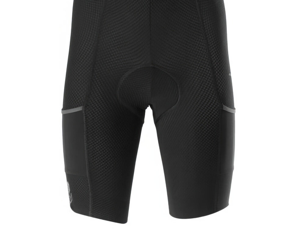 Spodenki rowerowe KROSS Arbaro (rozmiar XL) Czarny zbliżenie na nogawki antybakteryjna wkładka łączona bezszwowo i dopasowana anatomicznie ochrona newralgicznych punktów ciała zmniejsza ryzyko otarć wspiera prawidłową postawę
