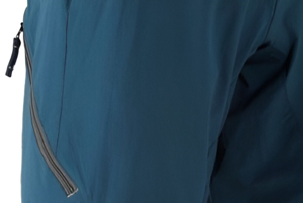 Spodenki rowerowe KROSS Enduro Jekyll (rozmiar L) Niebieski zbliżenie na kieszeń pojemne boczne kieszenie zamykane na zamek niezbędne akcesoria są zawsze pod ręką lekka siateczka wentylacja ogranicza gromadzenie się wilgoci