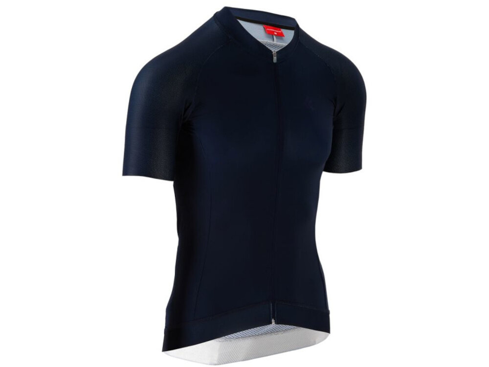 Koszulka rowerowa KROSS Pro Light (rozmiar S) Niebieski koszulka na białym tle widoczna od przodu pod skosem dla osób uprawiających MTB, road, gravel i inne formy aktywnej jazdy rowerowej krótki rękaw lekki materiał odblaskowe wstawki trzy kieszonki