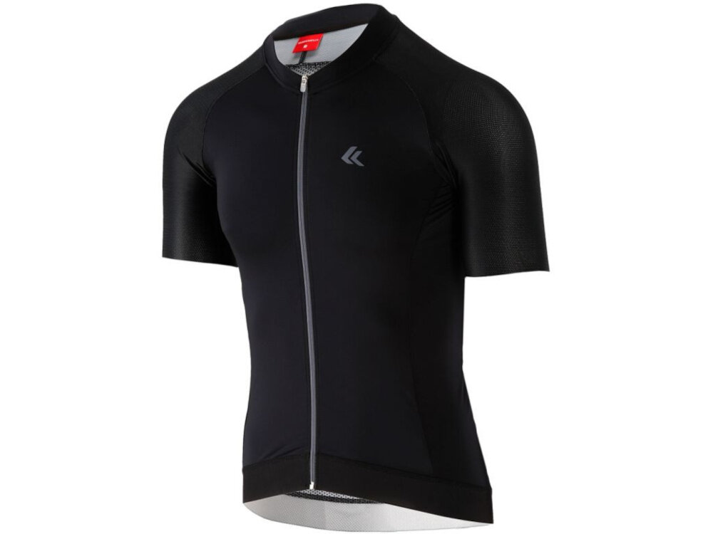 Koszulka rowerowa KROSS Pro Light (rozmiar S) Czarny koszulka na białym tle widoczna od przodu pod skosem w rozmiarze S wykonana z połączenia poliestru i elastanu odporność na rozciąganie i przetarcia wspiera swobodę ruchów stabilny kształt