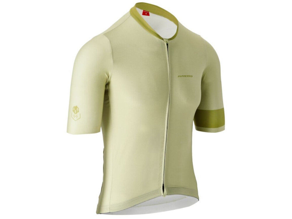 Koszulka rowerowa KROSS Gravel Vojago JRS (rozmiar XL) Beżowy koszulka na białym tle widoczna od przodu pod skosem w rozmiarze XL dla osób o wzroście 174–180 cm obwodzie klatki 98–101 cm obwodzie talii 79–82 cm długość rękawa wynosi 36 cm stabilne ułożenie materiału