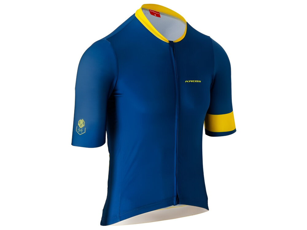 Koszulka rowerowa KROSS Gravel Vojago JRS (rozmiar XXL) Niebieski koszulka na białym tle widoczna od przodu pod skosem w rozmiarze XXL dla osób o wzroście 178–184 cm obwodzie klatki 102–106 cm obwodzie talii 83–87 cm długość rękawa wynosi 36 cm stabilne ułożenie materiału