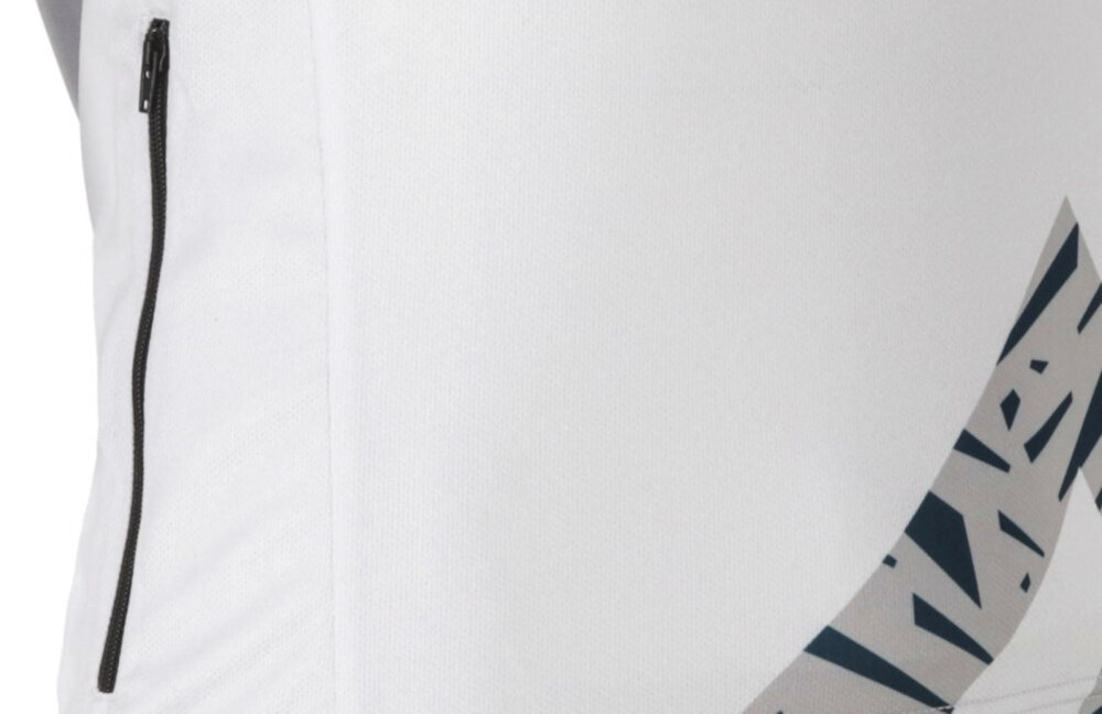 Koszulka rowerowa KROSS Foret rozmiar L Szary zbliżenie na kieszonkę dyskretna kieszonka zapinana na wodoodporny suwak bezpieczne przechowywanie drobnych przedmiotów prowadnica ułatwia zasuwanie kieszeni szybki dostęp