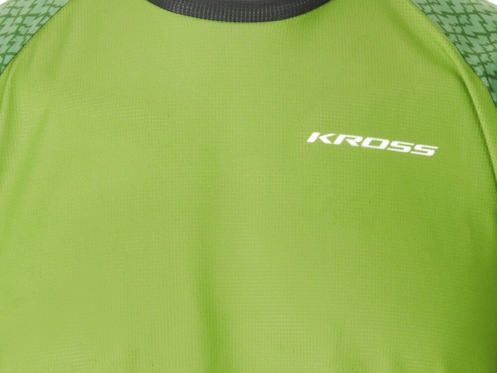 Koszulka rowerowa KROSS MTB Grundo rozmiar XXL Zielony zbliżenie na przód koszulki białe tło z wysokiej jakości poliestru trwałość lekkość szybkie schnięcie odporna na przetarcia i nie traci swoich właściwości po wielokrotnym praniu