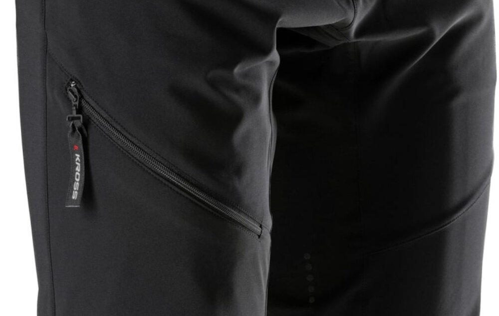 Spodenki rowerowe KROSS MTB Foret (rozmiar S) Szary zbliżenie na kieszonkę na udzie dwie przednie kieszenie na zamek dodatkowa siateczkowa kieszonka na lewym udzie bezpieczne przechowywanie szybki dostęp do najpotrzebniejszych przedmiotów