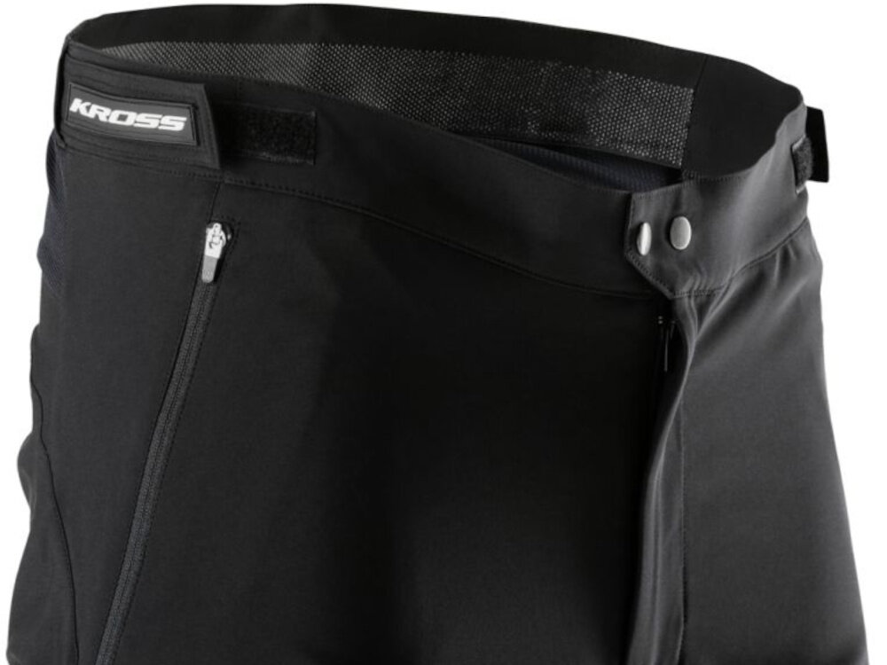 Spodenki rowerowe KROSS MTB Foret (rozmiar S) Szary zbliżenia na pas i kieszonkę widok na zamek w kieszonce zamki w kieszeniach regulacja w pasie bezpieczeństwo pozwala uniknąć otwierania kieszeni w rozmiarze S dla osób o wzroście 160-168 cm