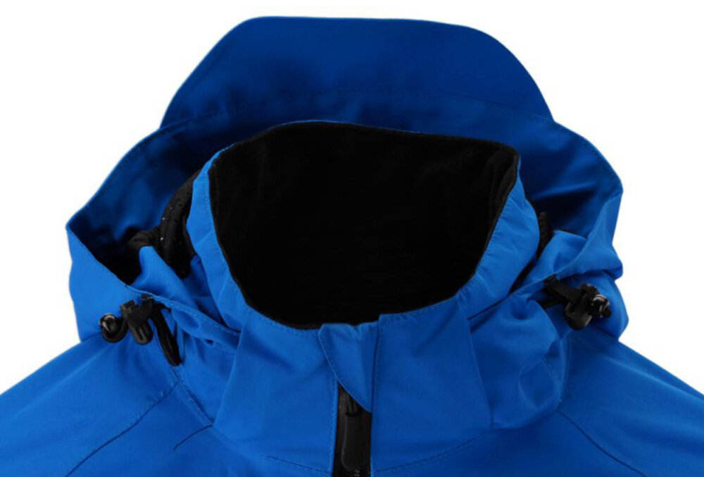 Kurtka rowerowa KROSS Hardshell Rainy (rozmiar S) Niebieski zbliżenie na kaptur i stójkę kaptur wysoka stójka ochrona głowy szyi i karku ochrona przed wiatrem i opadami zwiększają komfort użytkowania ciepło podczas deszczowych przejażdżek kaptur nie ogranicza widoczności ani ruchów głowy wyższa stójka skutecznie osłania przed chłodem