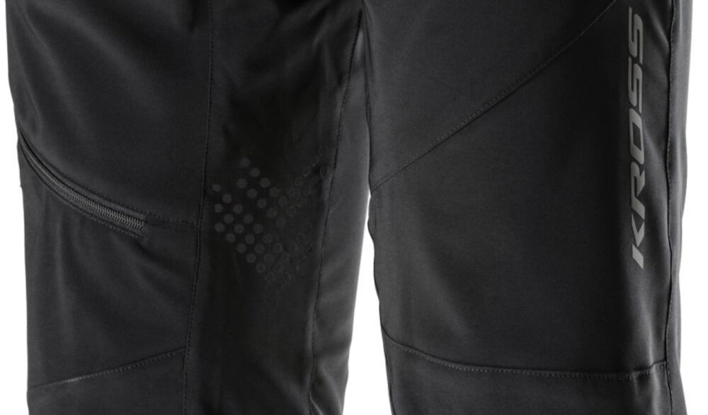 Spodenki rowerowe KROSS MTB Veturo (rozmiar L) Czarny zbliżenie na wentylację laserowo wycinane otwory wentylacyjne na wysokości ud optymalna cyrkulacja powietrza odpowiednia temperatura ciała ograniczają pocenie zwiększają komfort jazdy