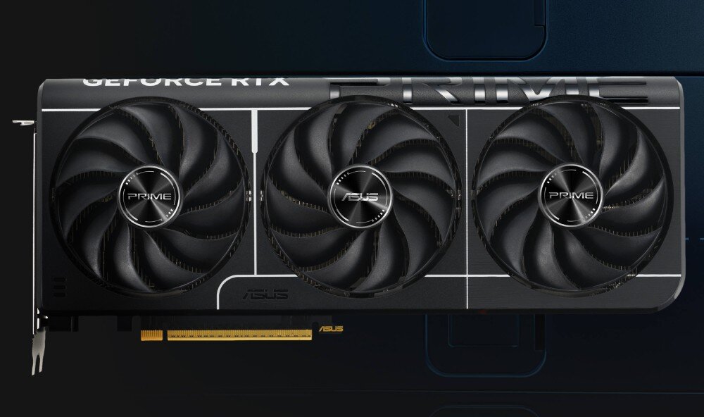 Karta graficzna ASUS Prime GeForce RTX 5070 Ti OC 16GB Pełny widok na przód karty graficznej, trzy duże wentylatory w czarnej obudowie z białymi liniami i logo producenta, wentylatory, łopatki