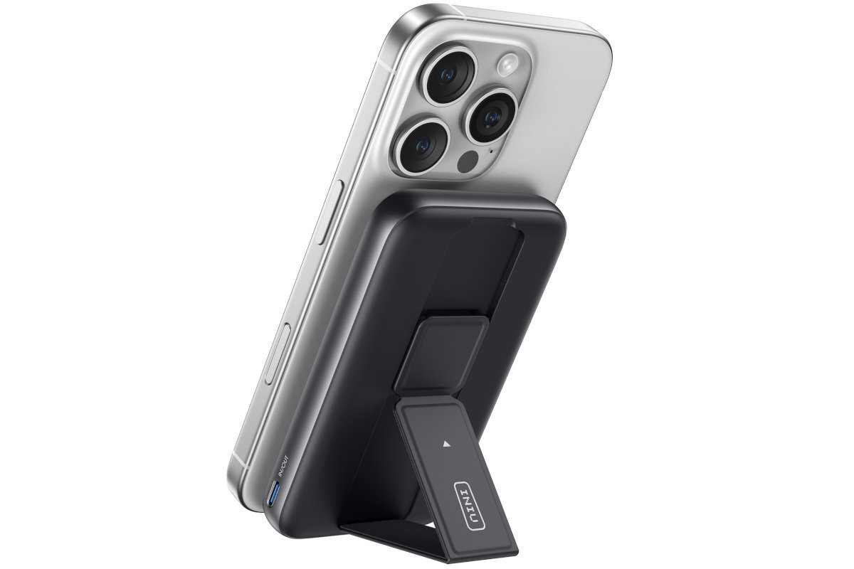 INIU MagPro Power Bateria o pojemności 10000 mAh iPhone 1,9 pełnego naładowania iPhone’a 13 - powerbank z telefonem na białym tle