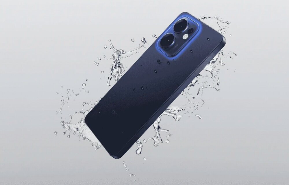 Smartfon OPPO Reno 13 FS 5G w wodzie