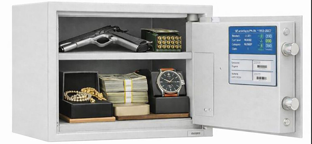 Sejf antywłamaniowy VALBERG Arsenał 25 KL, kolor, szary, dyskrecja, RAL, na białym tle sejf z otwartymi drzwiczkami
